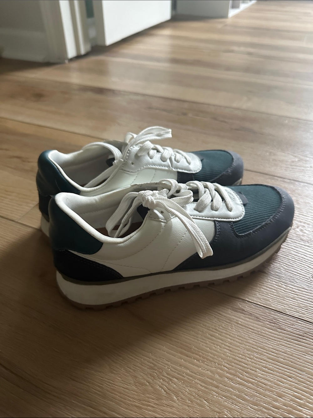 White, Navy, and Dark Green Retro Leather Sneakers